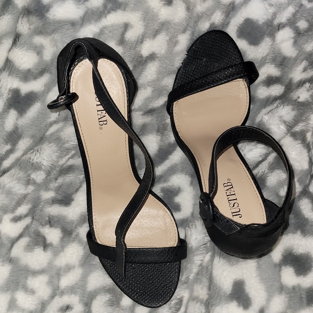 Strapy snake skin heeld sandle